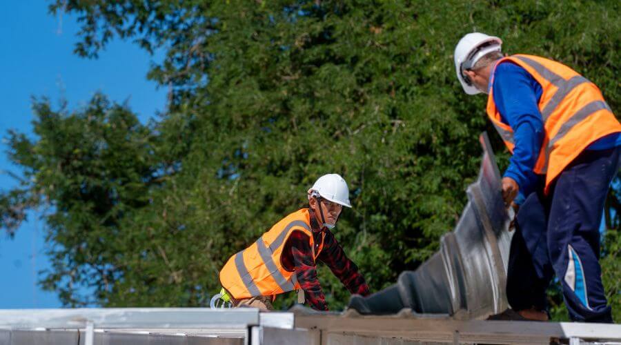 Professional gutter cleaning in Halethorpe, MD